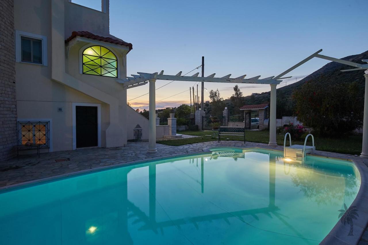 Kalivia Thorikou Villa Konstadina With Swimming Pool מראה חיצוני תמונה